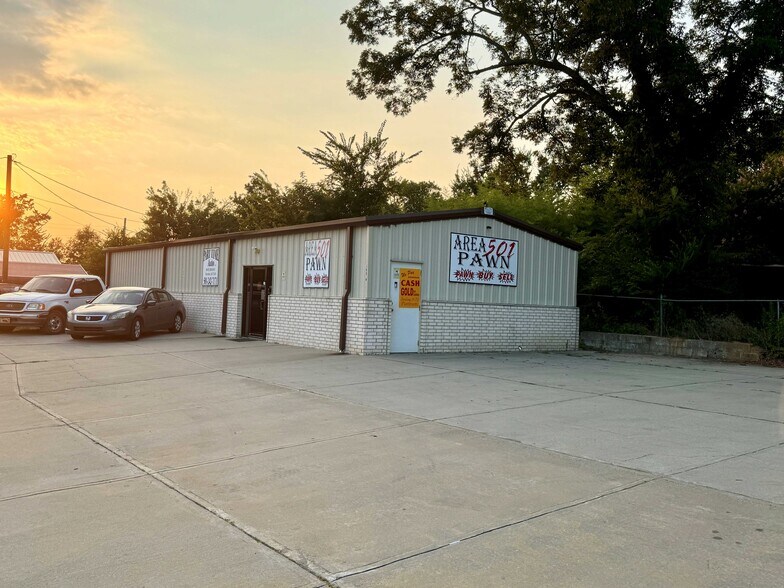 Primary Photo Of 300 W Broadway St, Morrilton Storefront For Sale
