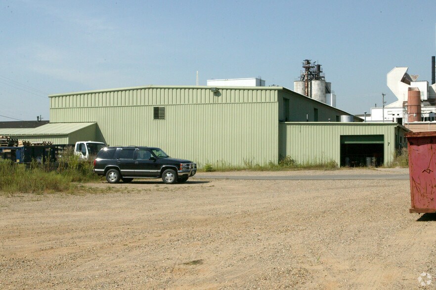 More Photos Of 800 N Clark St, Albion Manufacturing For Sale