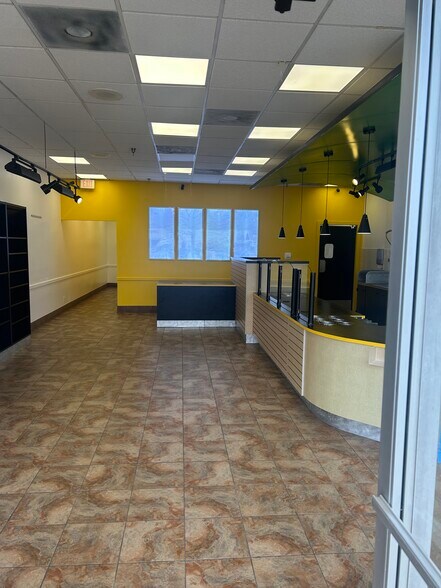More Photos Of 428 Solomons Island Rd N, Prince Frederick General Retail For Lease