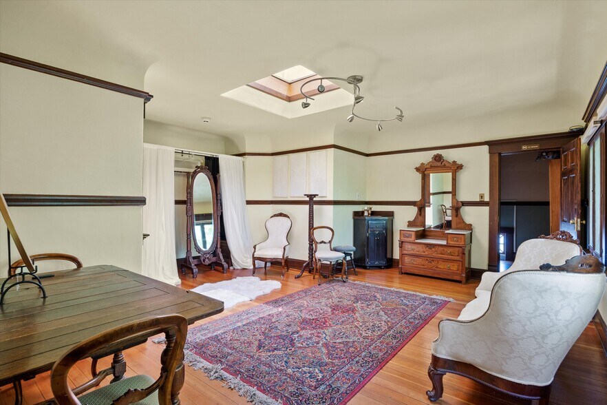 More Photos Of 909 Jefferson St, Red Bluff Specialty For Sale