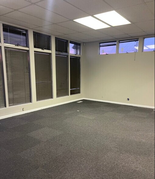 More Photos Of 5907 Highgrove Rd, Grandview Office For Lease