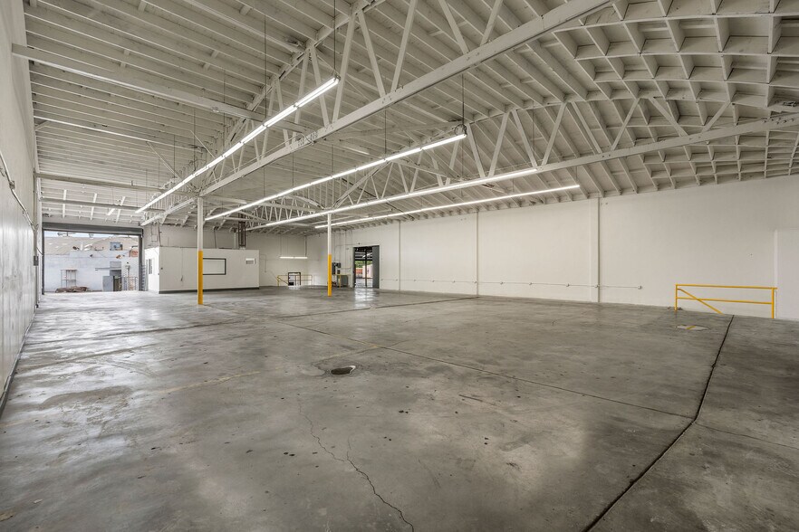 More Photos Of 3301 Maple Ave, Los Angeles Unknown For Lease