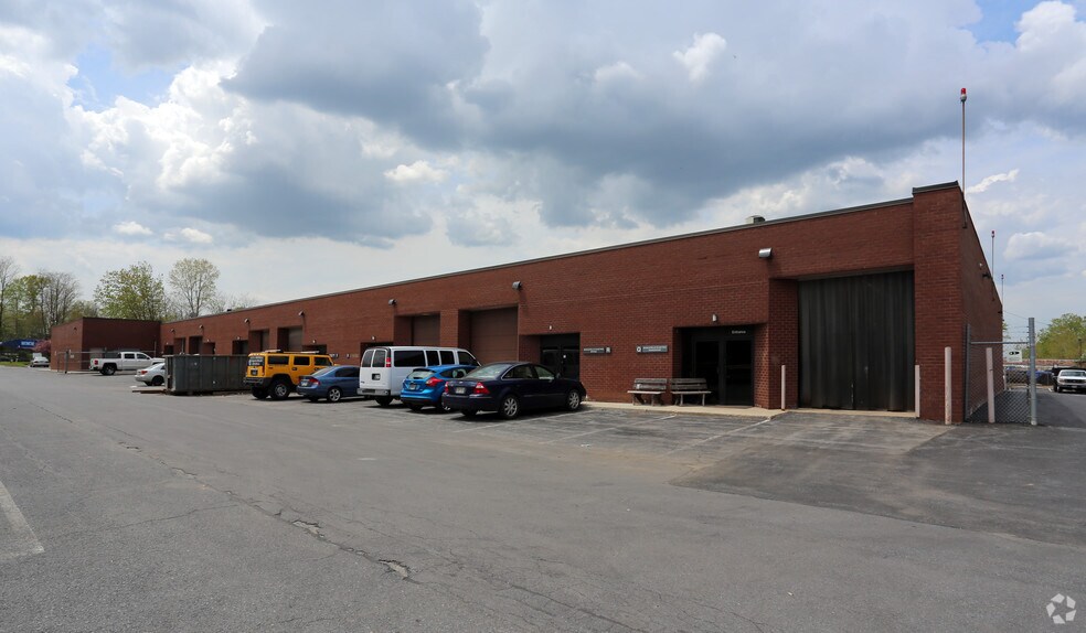 More Photos Of 7901 Beechcraft Ave, Gaithersburg Warehouse For Lease