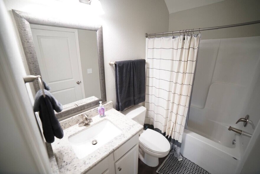 More Photos Of 2282 Del Carmel Way, Tallahassee Apartments For Sale