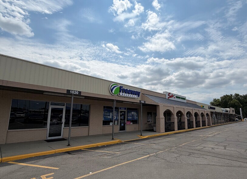 More Photos Of 1016-1044 E Main St, Brownsburg Freestanding For Lease