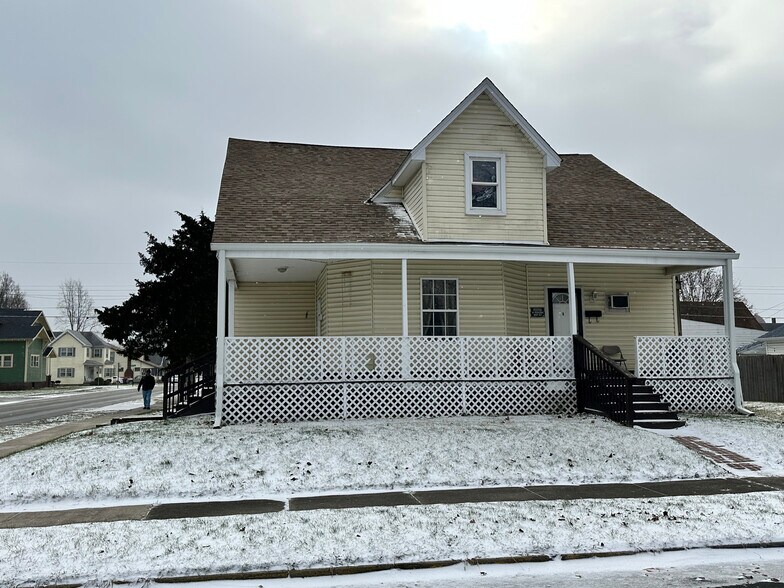 More Photos Of 1831 N C St, Elwood Apartments For Sale