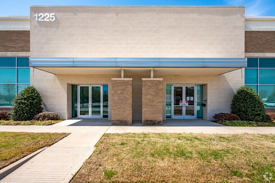 More Photos Of 1225 Alma Rd, Richardson Office For Lease