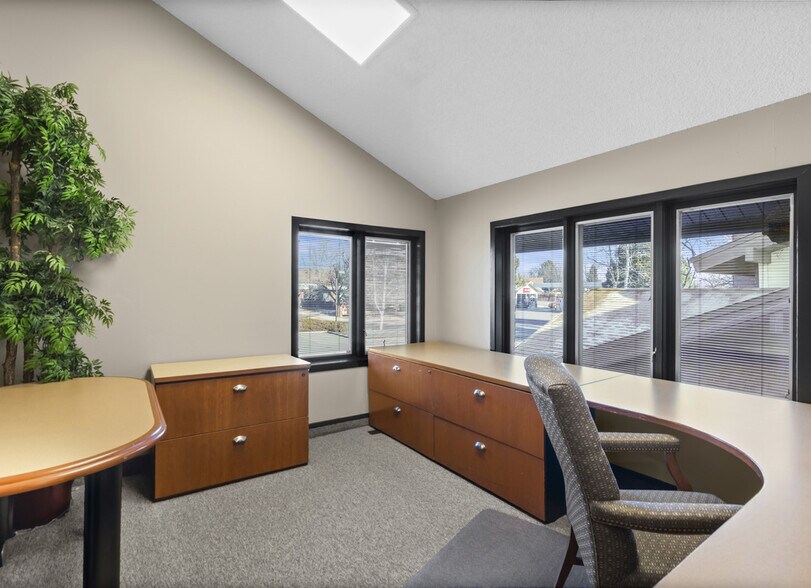 More Photos Of 1401-1405 W 29th St, Loveland Office For Sale