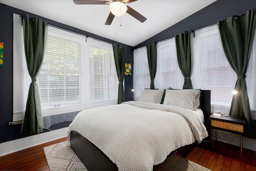 More Photos Of 724 N Cherry St, San Antonio Office For Sale