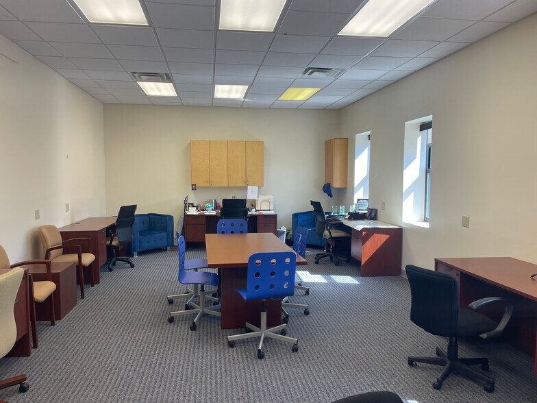 More Photos Of 3644-3664 Edwards Rd, Cincinnati General Retail For Lease