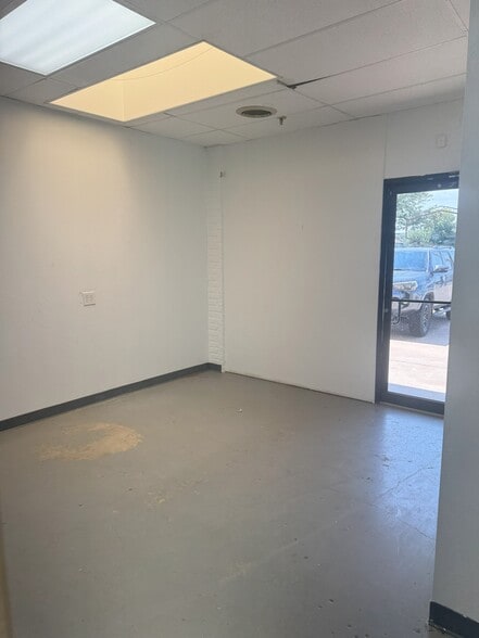 More Photos Of 1817 Linwood Blvd, Oklahoma City Warehouse For Lease