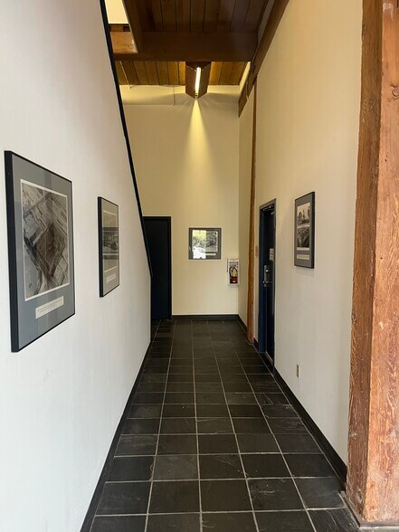 More Photos Of 1175-1195 Park Ave, Emeryville Showroom For Lease