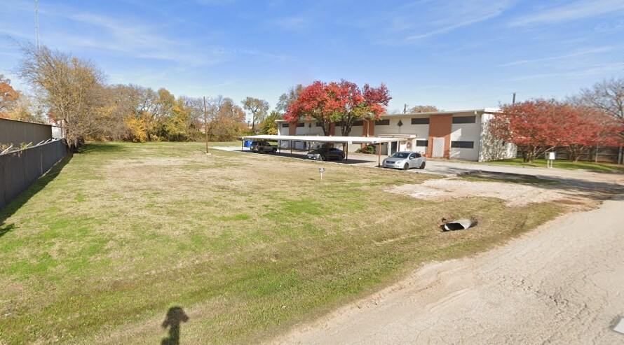 Primary Photo Of 401 Betchan St, Lake Dallas Apartments For Sale