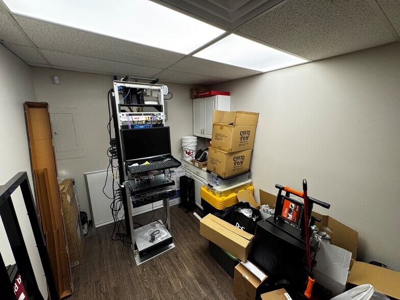 More Photos Of 1170 W Kansas St, Liberty Unknown For Lease
