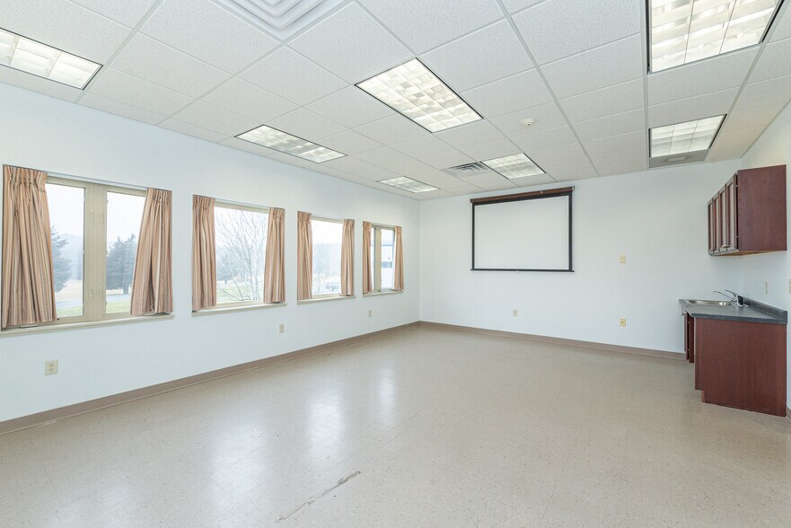 More Photos Of 1 Wilson Dr, Sparta Medical For Sale