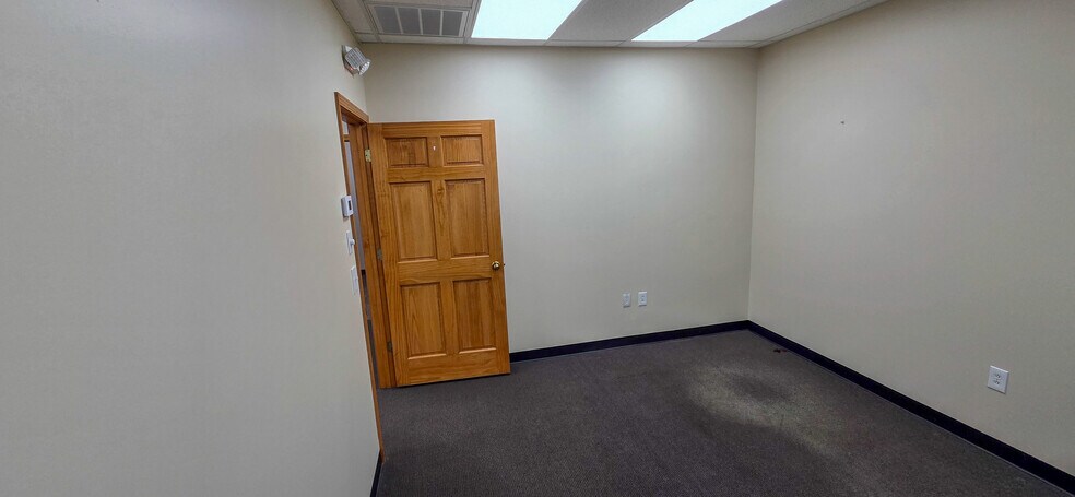 More Photos Of 2722 N 155th St, Basehor Office For Sale