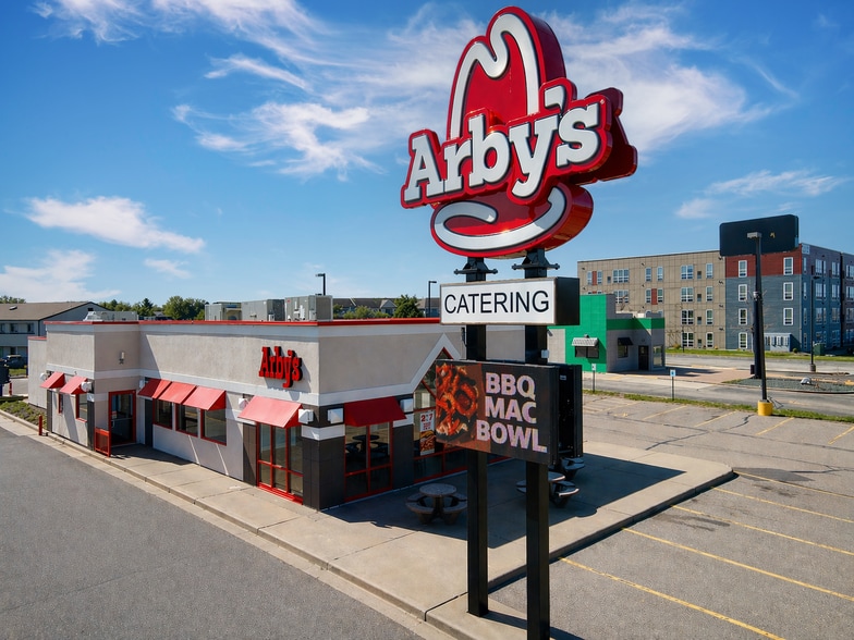 Primary Photo Of 2821 Hendrickson Dr, Eau Claire Fast Food For Sale