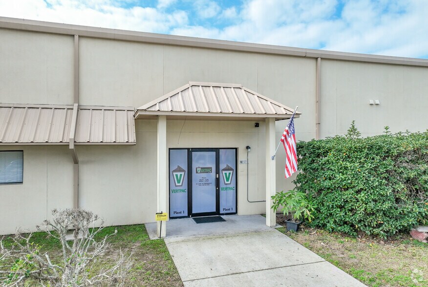 More Photos Of 520 W Orange Blossom Trl, Apopka Flex For Lease