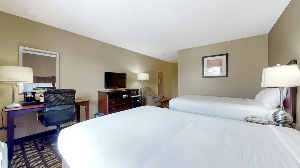 More Photos Of 6 Traders Cir, Normal Hotel For Sale