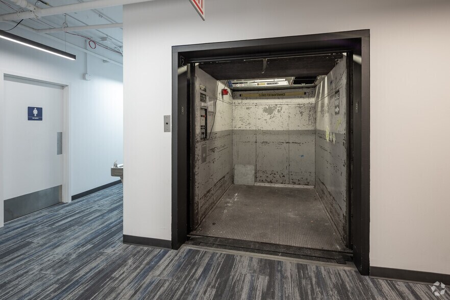 More Photos Of 225 W Superior St, Chicago Office For Lease