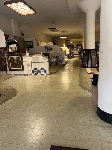 More Photos Of 740 8th Ave, Huntington Warehouse For Lease