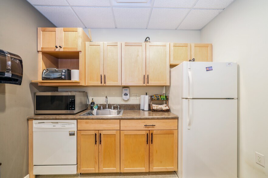 More Photos Of 54 Friends Ln, Newtown Office For Sale