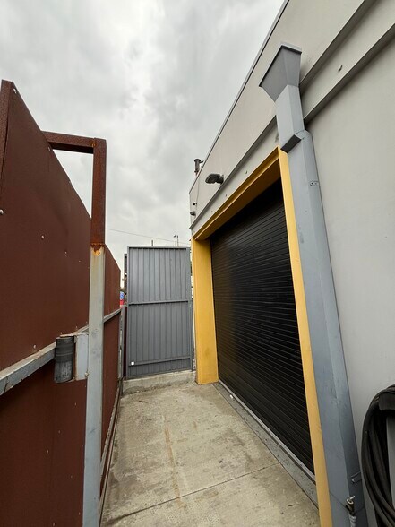 More Photos Of 4437 Telegraph Rd, Los Angeles Warehouse For Sale