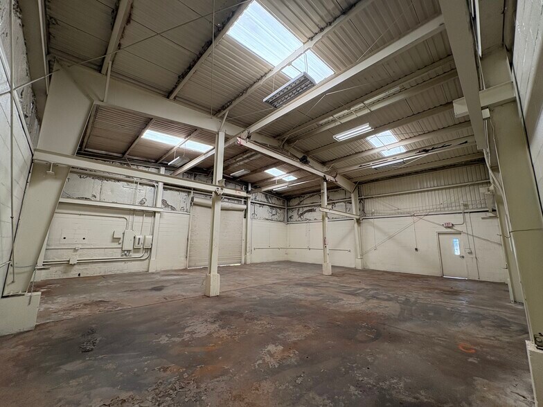 More Photos Of 1809 Yellowstone St, Freeport Warehouse For Lease