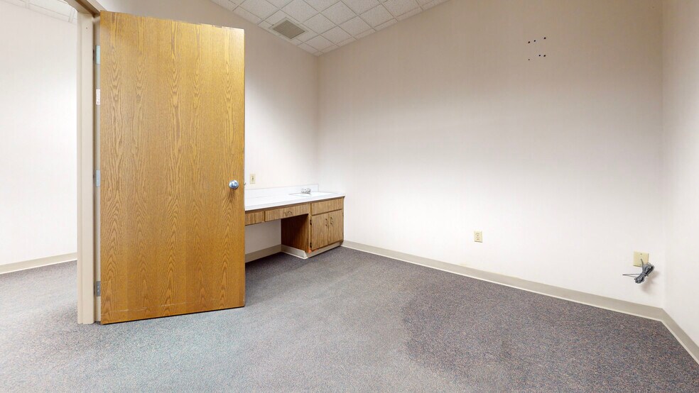 More Photos Of 2228-2230 Sunset Blvd, Steubenville Office For Lease