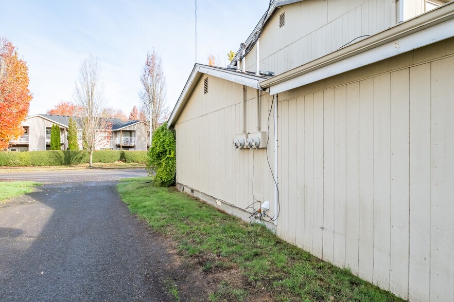More Photos Of 530-536 34th Ave SE, Albany Apartments For Sale
