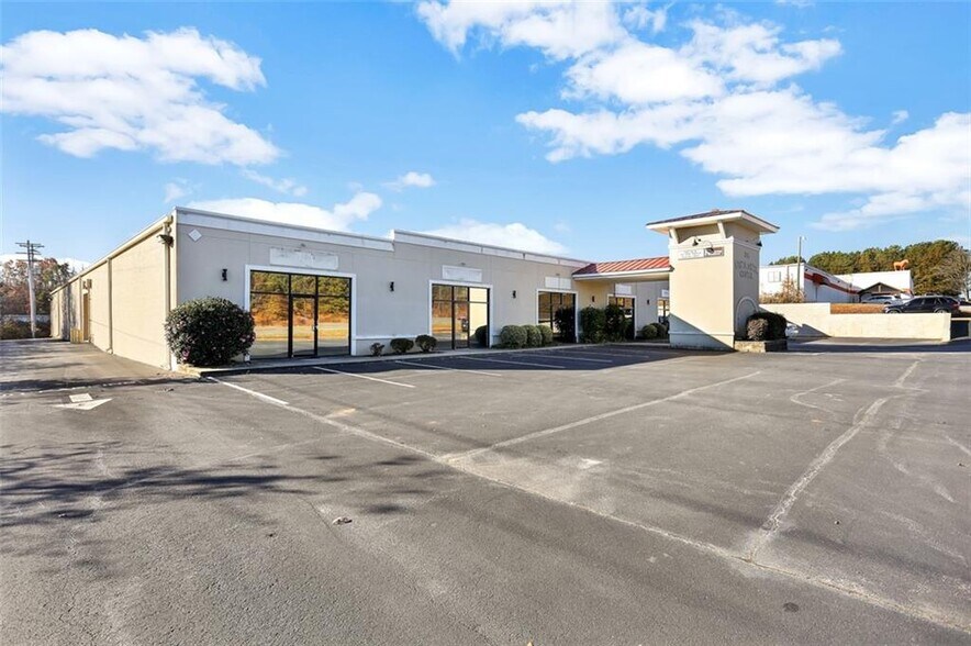 More Photos Of 2345 Sandifer Blvd, Westminster Showroom For Lease