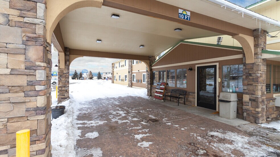 More Photos Of 701 W US Highway 50, Gunnison Hotel For Sale