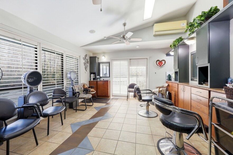 More Photos Of 3683 Crown Point Rd, Jacksonville Storefront Retail Office For Sale