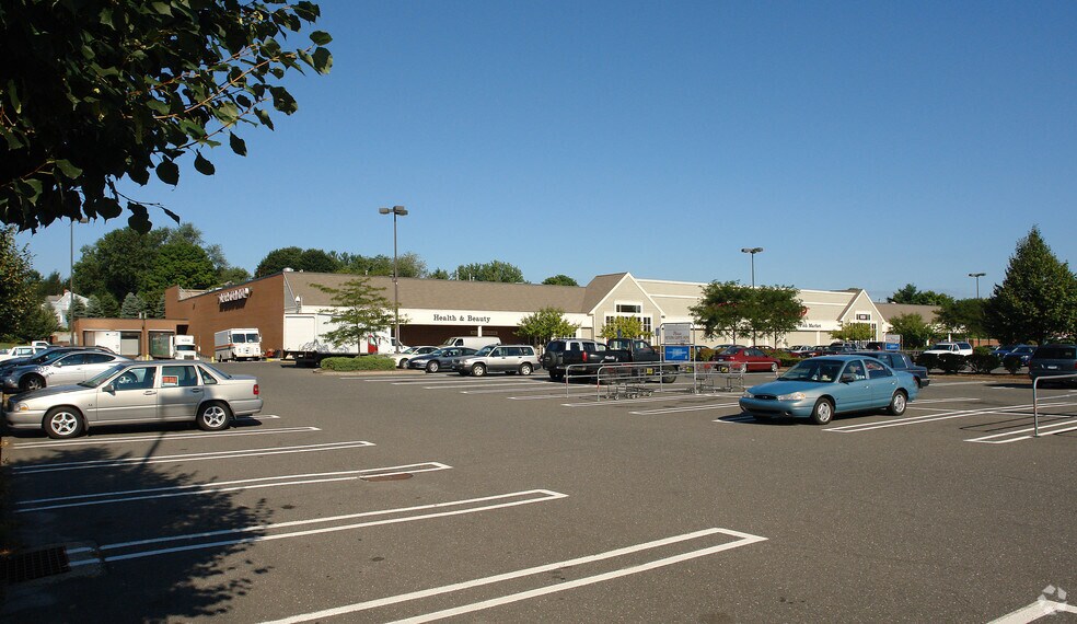 Primary Photo Of 747 Pine St, Bristol Supermarket For Lease