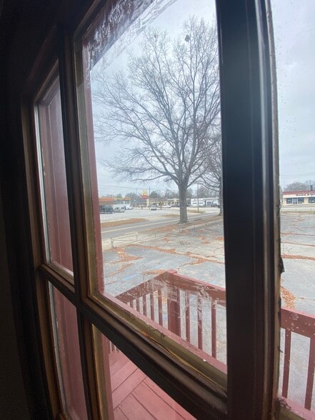 More Photos Of 530 W Taylor St, Griffin Auto Dealership For Lease