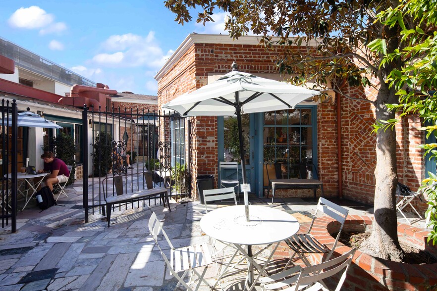 More Photos Of 1129 Glendon Ave, Los Angeles Restaurant For Lease