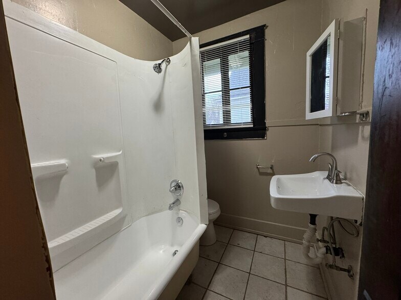 More Photos Of 903 Luttrell St, Knoxville Apartments For Sale