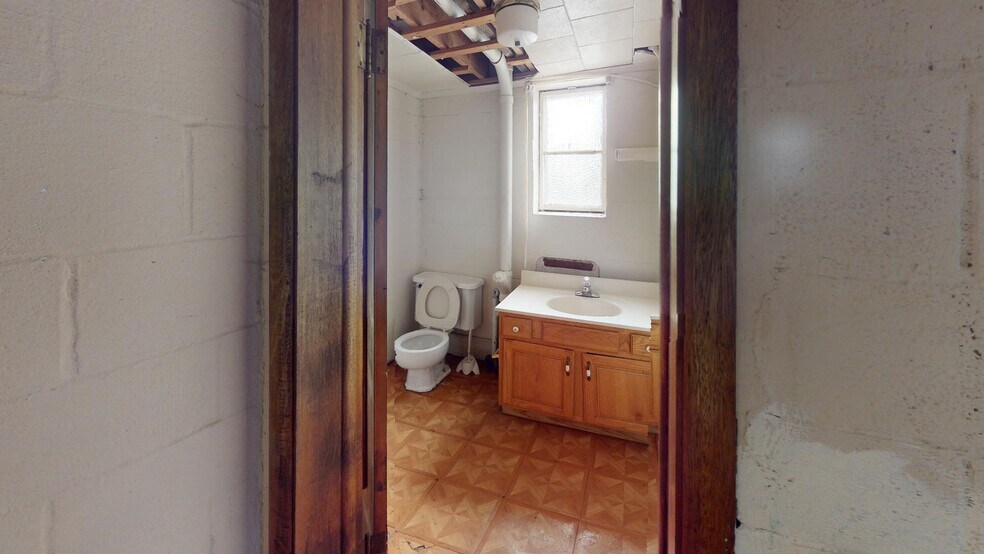 More Photos Of 267 Davis St, Huntington Religious Facility For Sale