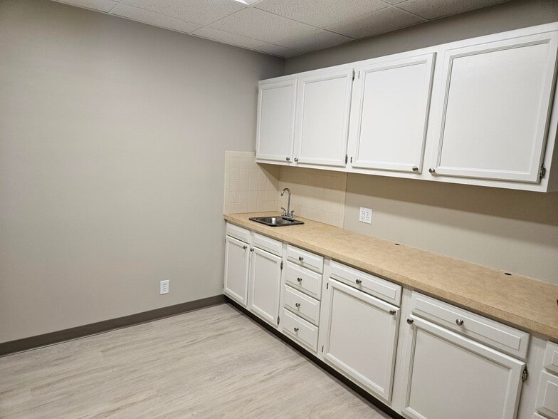 More Photos Of 11303-11324 Chicago Cir, Omaha Office For Lease