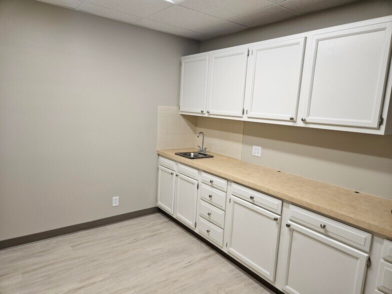 More Photos Of 11314 Davenport St, Omaha Office For Lease