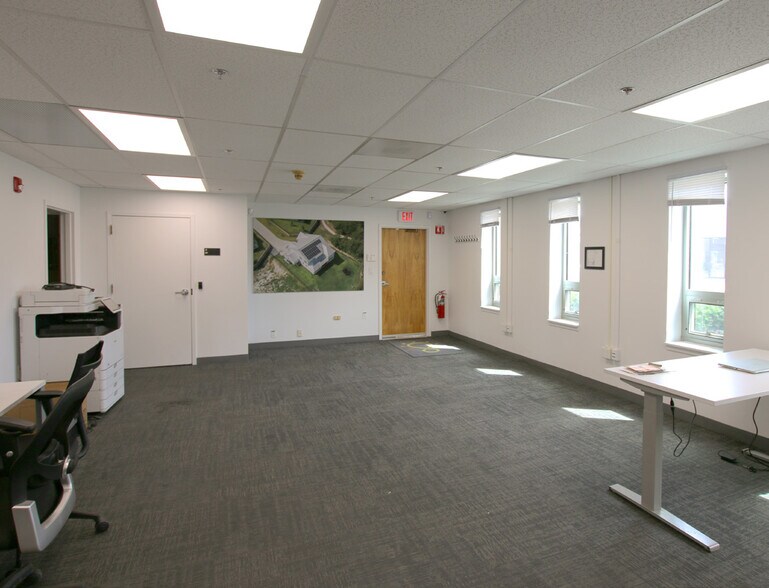 More Photos Of 44-48 6th Rd, Woburn Manufacturing For Lease