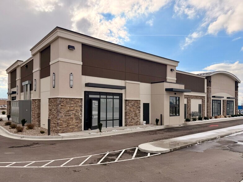 More Photos Of 1136 450 w, Brigham City Flex For Lease