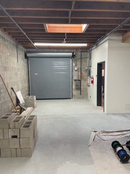 More Photos Of 640 Cypress Ave, Hermosa Beach Warehouse For Lease