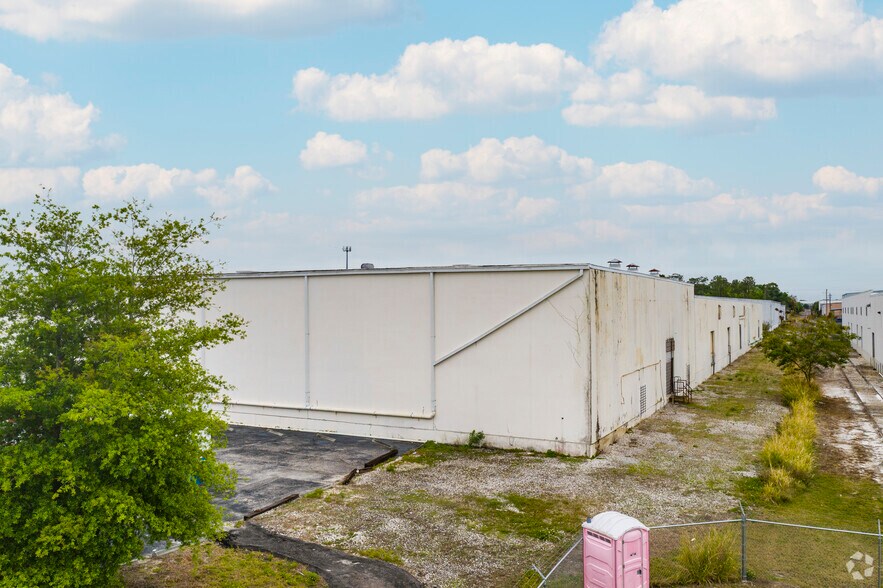 More Photos Of 6704-6712 N 54th St, Tampa Warehouse For Lease