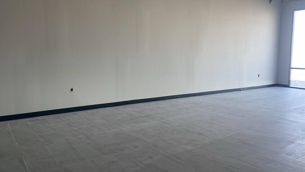 More Photos Of 2820 N International Blvd, Weslaco General Retail For Lease