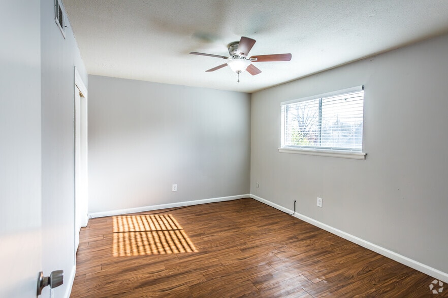 More Photos Of 199 S McLean Blvd, Memphis Apartments For Sale