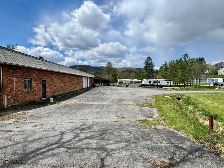More Photos Of 868 State Route 3 and 12, Hinton Flex For Sale
