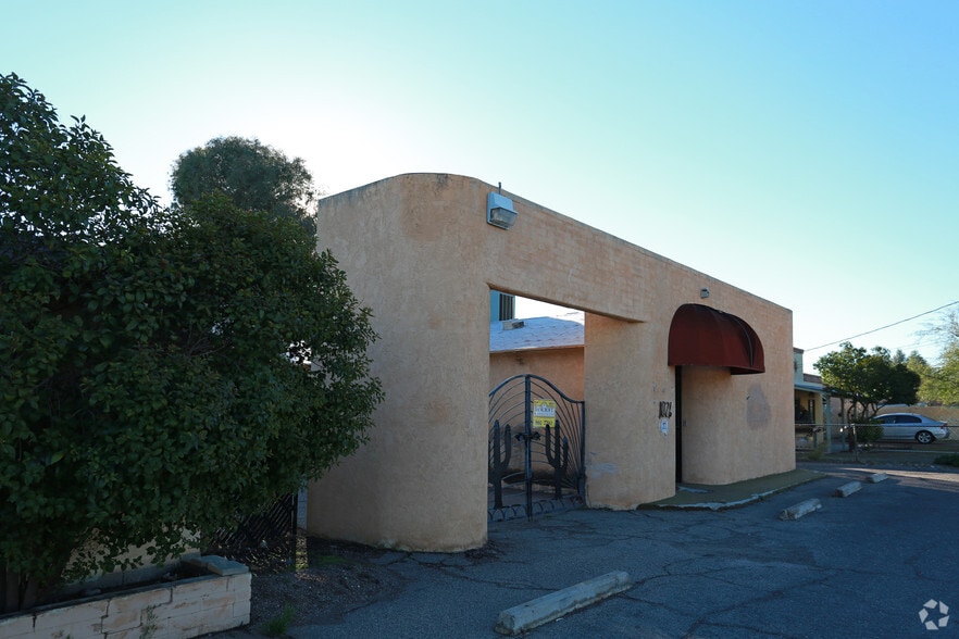 More Photos Of 1026 N Columbus Blvd, Tucson Light Manufacturing For Sale