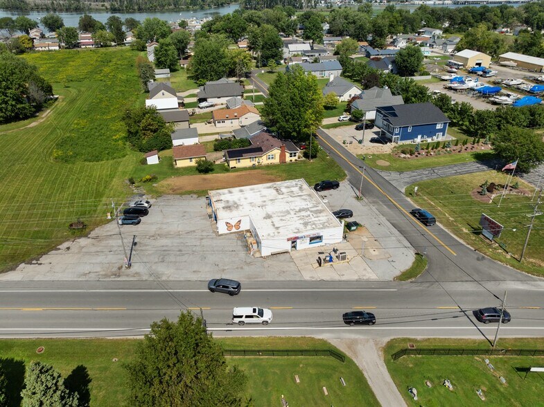 More Photos Of 7697 E Harbor Rd, Lakeside Marblehead Convenience Store For Sale