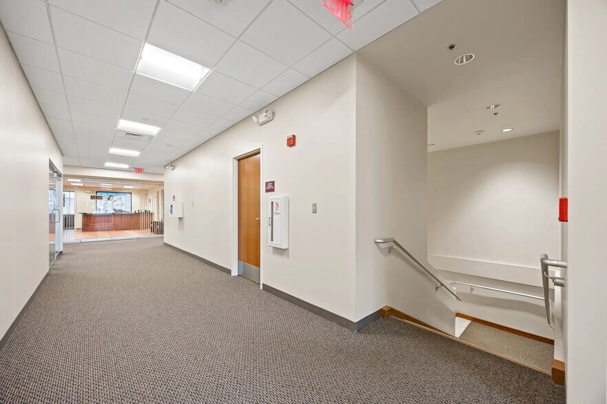 More Photos Of 2000 McDonald Rd, South Elgin Medical For Lease